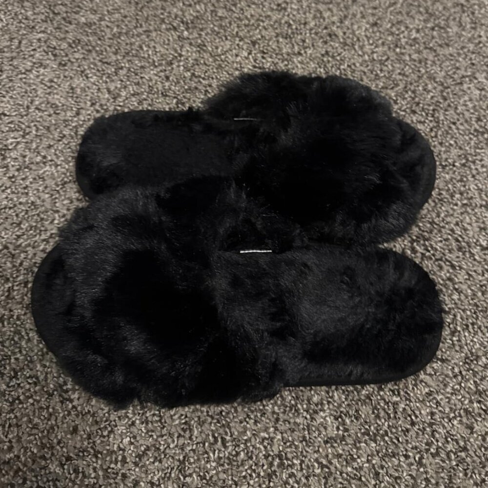 🆕Women's Black Fuzzy Slippers Cross Band Memory Foam Faux-fur Open Toe Shoes - Picture 2 of 9